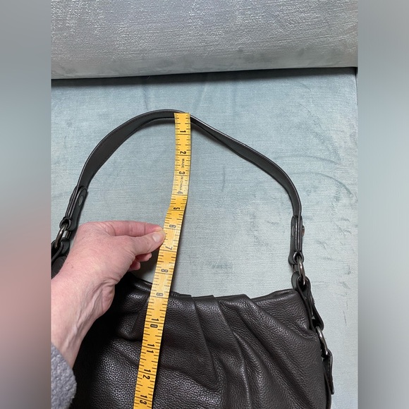 EUC Simply Vera brown pleated pebble leather shoulder hobo bag 14“ x 8.5“ x 2“ - Picture 15 of 17